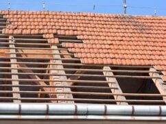 Najczęstsze błędy przy budowie dachu i kominów