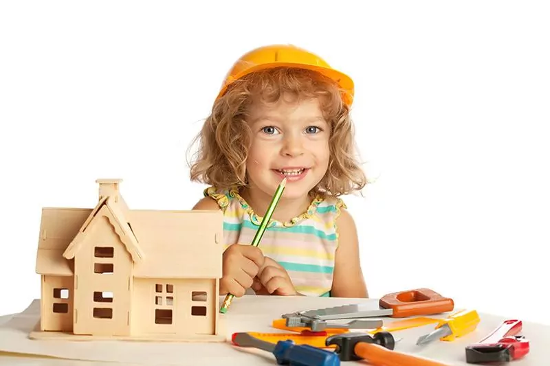 Domek dla dzieci drewniany czy plastikowy