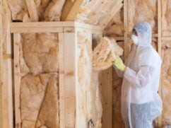 Ocieplenie domu drewnianego: styropian, czy wełna mineralna?