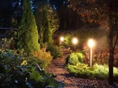 Oświetlenie domu: ogrodowe oświetlenie led i lampy zewnętrzne