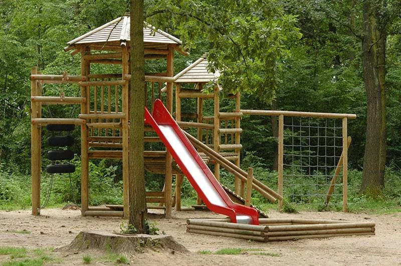 Plac zabaw dla dzieci z piaskownicą