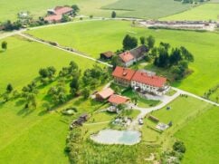 Siedlisko: definicja, formalności, kto może kupić działkę siedliskową?