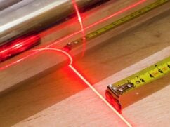 Poziomica laserowa: cena, rodzaje, stosowanie lasera krzyżowego