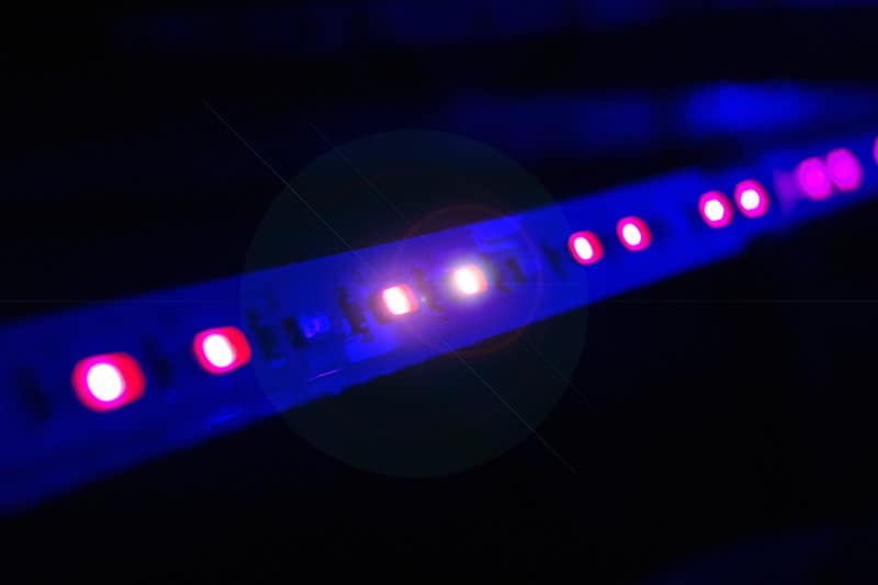 Montaż taśmy LED - krok po kroku Montaż taśmy LED - krok po kroku