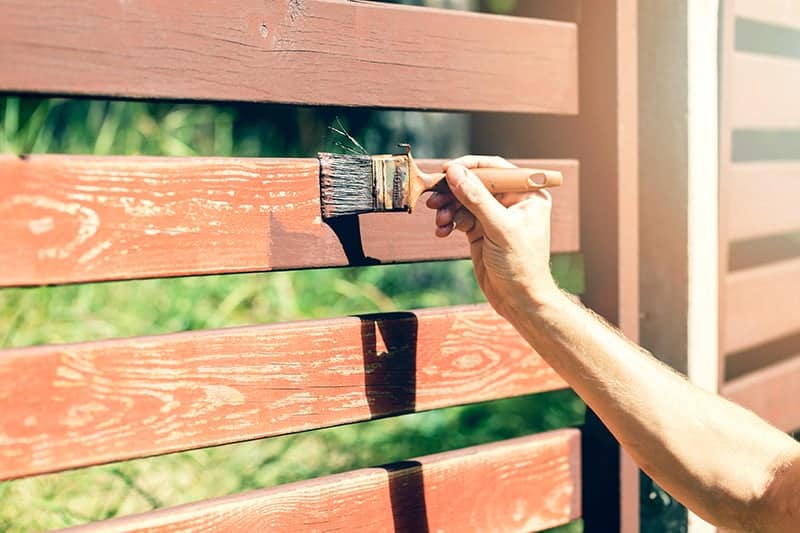 płot Czym pomalować drewniane ogrodzenie?