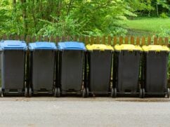 Segregacja śmieci w domu: zasady segregacji odpadów i opłaty