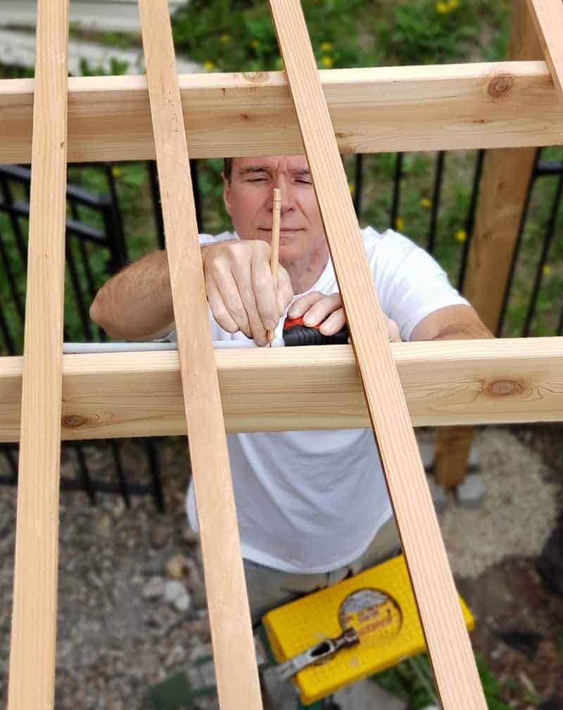 Budowa pergoli ogrodowej krok po kroku