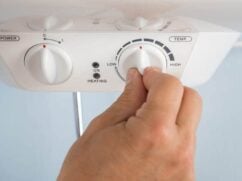 Jak podłączyć bojler elektryczny? Montaż krok po kroku i cena
