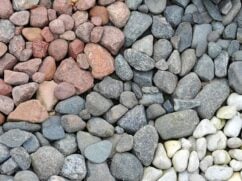 Kamienny dywan: materiały, cena, wykonanie [krok po kroku]