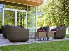 Patio w domu: zalety i wady, budowa, wyposażenie i akcesoria