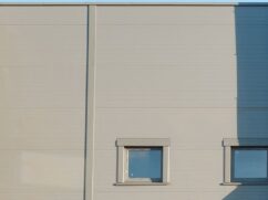 Płyta warstwowa: cena, parametry, zalety i wady płyt warstwowych