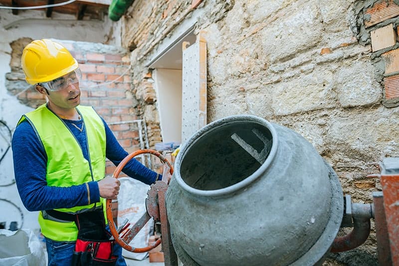Suchy beton: rodzaje, cena, proporcje, zastosowanie [krok po kroku]