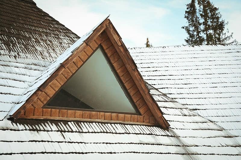 Na jakie dachy nadaje się gont drewniany?