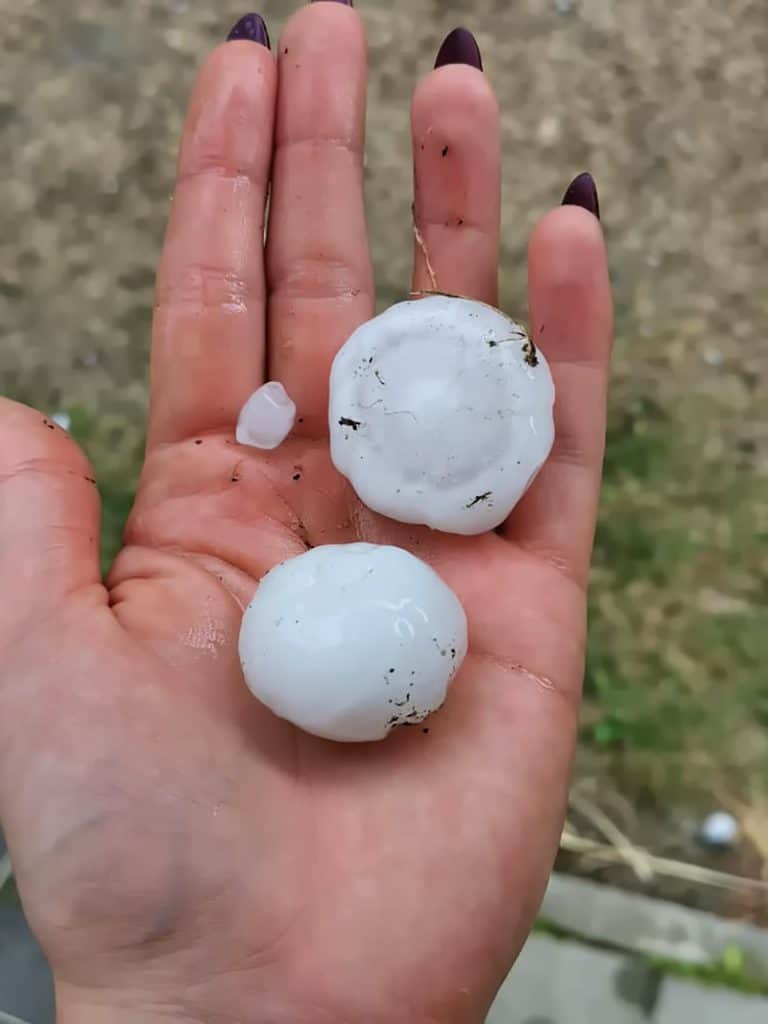 Okna dachowe FAKRO – odporne na grad