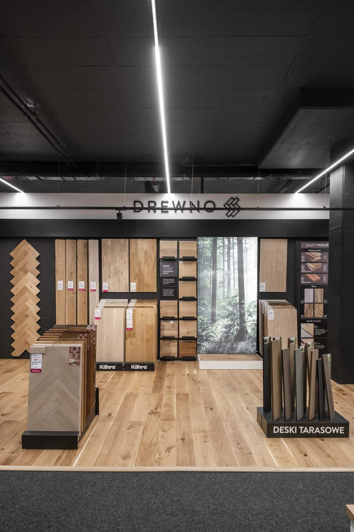 Drewniana podłoga w salonie – dlaczego warto?