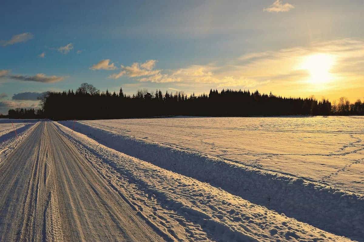 Opony zimowe - co warto wiedzieć na ich temat? Poradnik eksperta