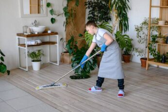 Czysta podłoga bez wysiłku - porady jak myć podłogi w domu i firmie
