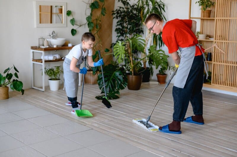 Czysta podłoga bez wysiłku - porady jak myć podłogi w domu i firmie