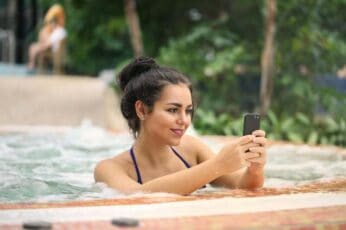 Jaka chemia do jacuzzi? Skuteczna pielęgnacja wody krok po kroku