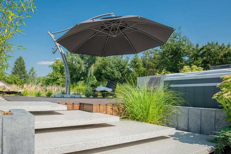 Jak dobrać parasol do projektu ogrodu? Poznaj ofertę Litex Garden