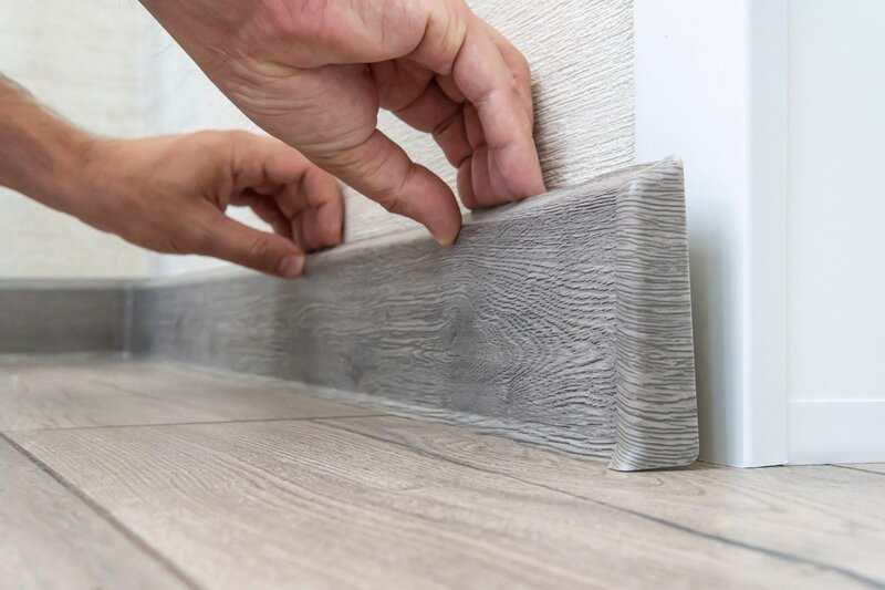 Czym się kierować przy wyborze listew przypodłogowych? Cena, materiał czy design?