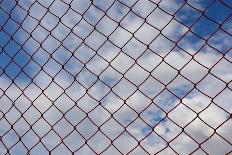 Ogrodzenie nowego domu — jak dobrać panele 2D i siatki, żeby działka wyglądała dobrze przez 20 lat | BLOG BUDOWLANY Ogrodzenie nowego domu — jak dobrać panele 2D i siatki, żeby działka wyglądała dobrze przez 20 lat | BLOG BUDOWLANY